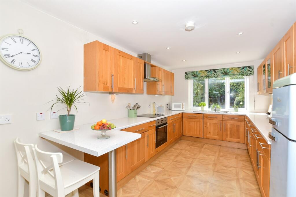 Kitchen/Breakfast Area