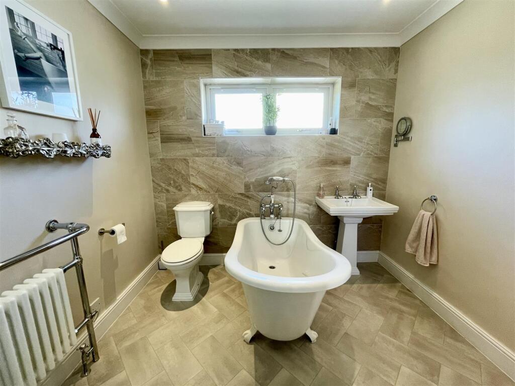 bathroom3.jpg