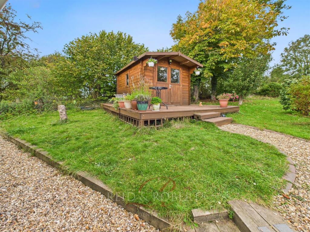 STILL038-SUMMERHOUSE.jpg