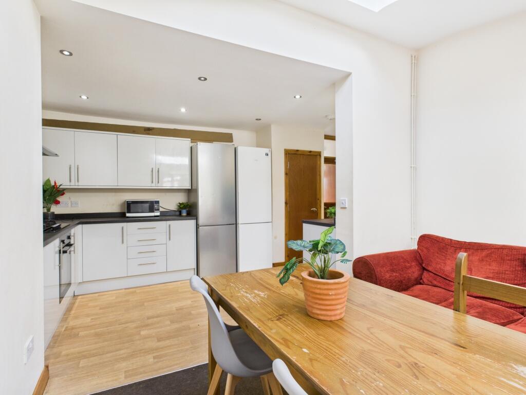 Lounge/Dining