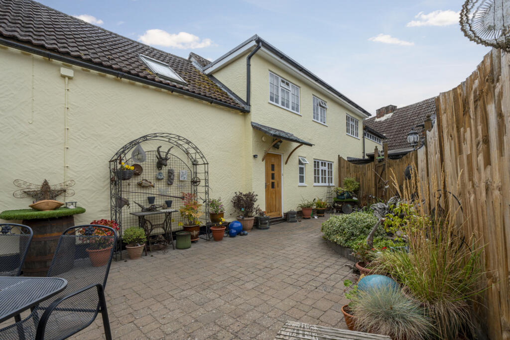 5 Bedroom Detached for Sale