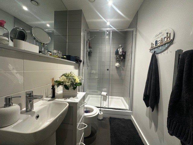 Shower Room (1).jpg