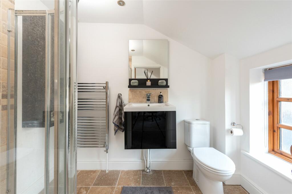 First Floor En Suite