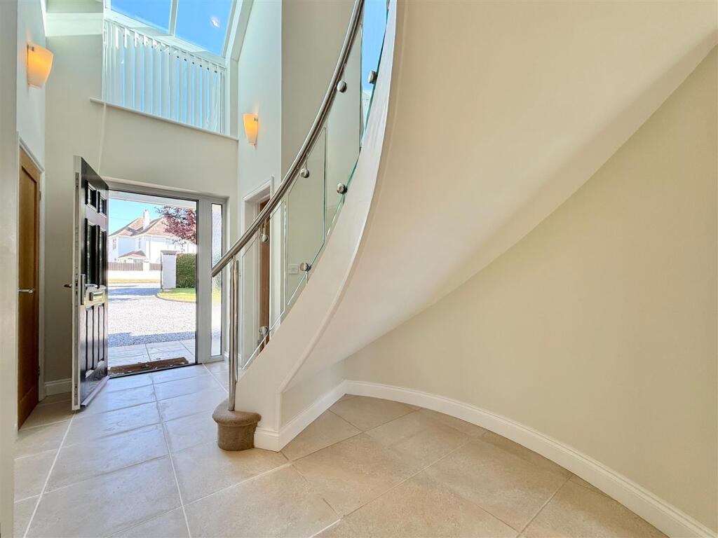 Entrance Hallway.JPG