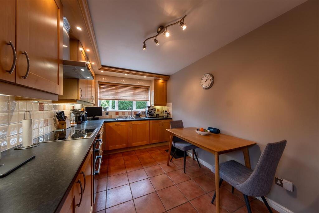 4 Knightsbridge Avenue-002.jpg