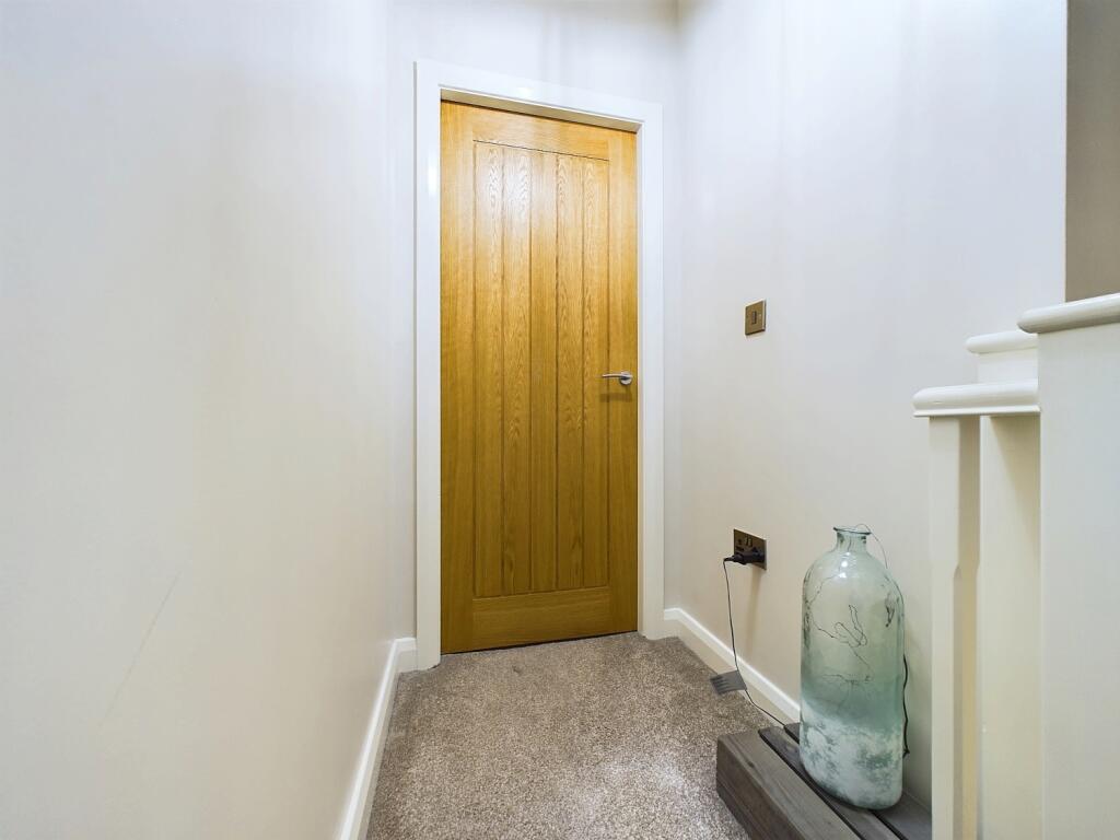 2nd Floor Landing
