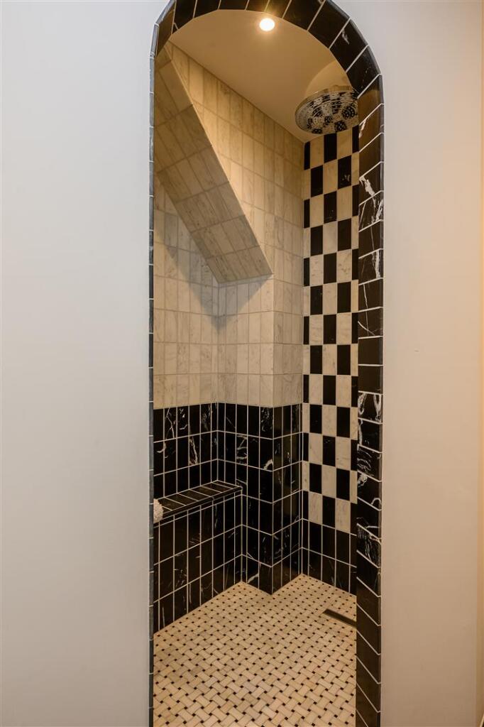 JACK AND JILL EN- SUITE