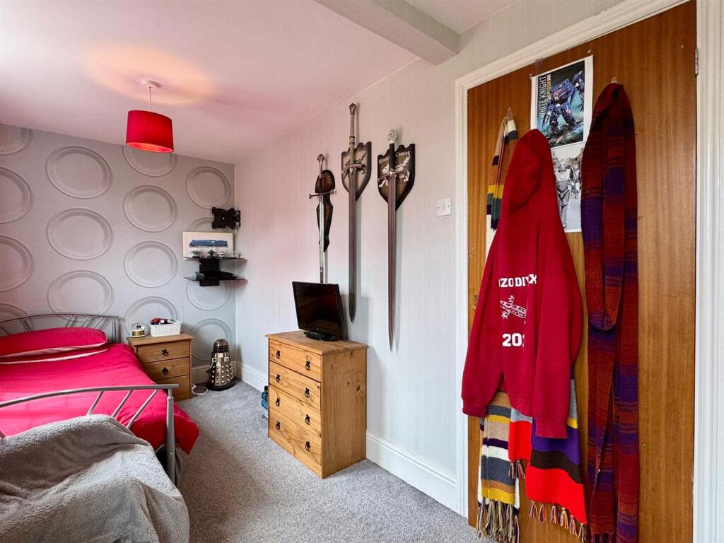 Bedroom 2 (2).jpg