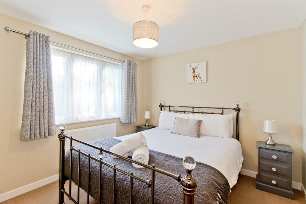 bed1.jpg