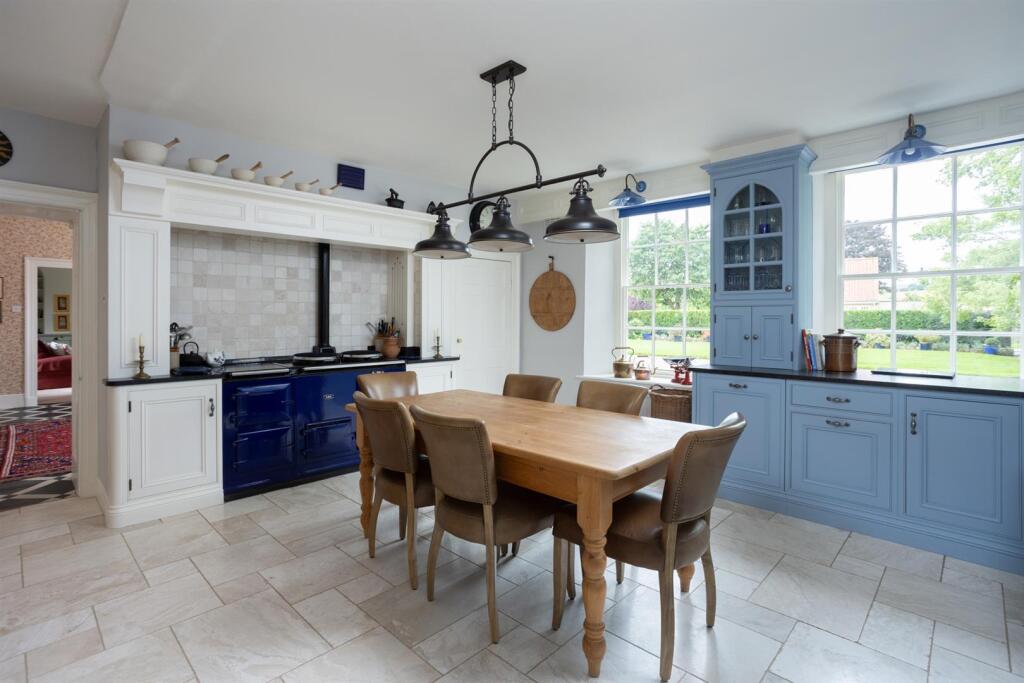 Kitchen breakfast room