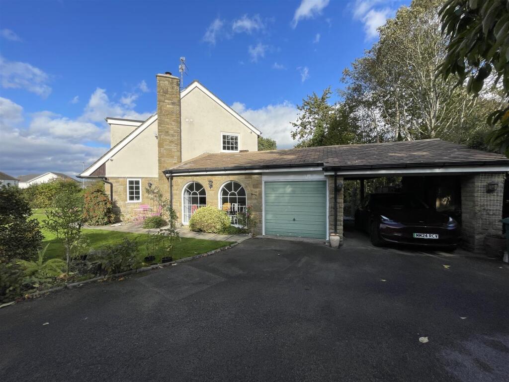 Image 18 - Driveway and carport (1).JPG