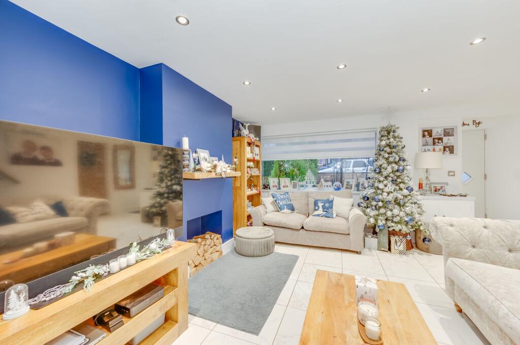 KITCHEN, DINER AND LIVING ROOM