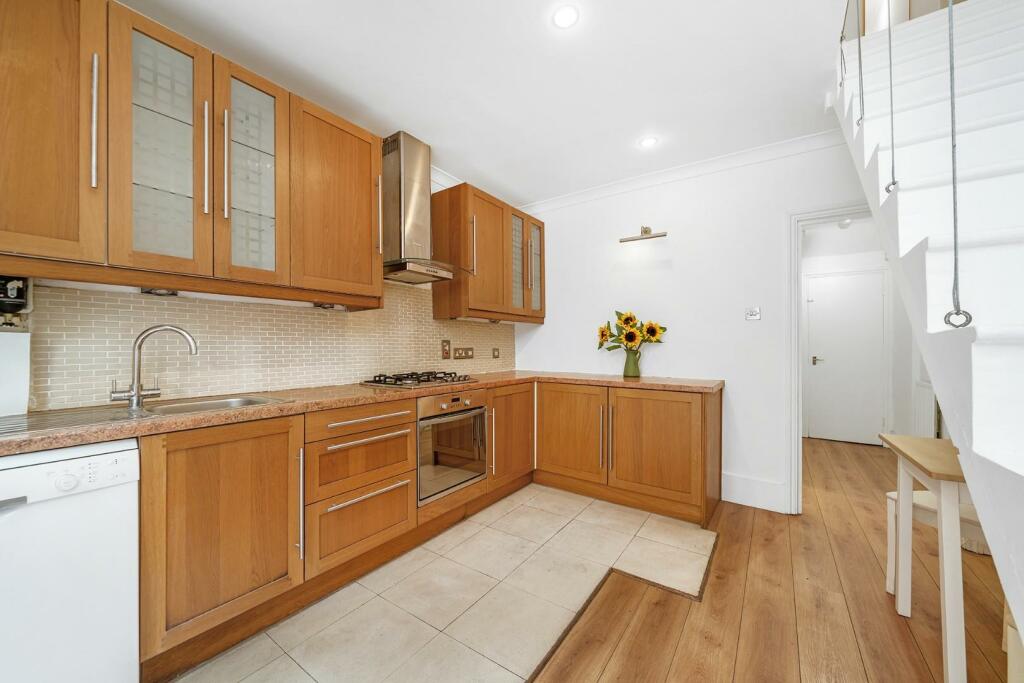 Kitchen (3).JPG