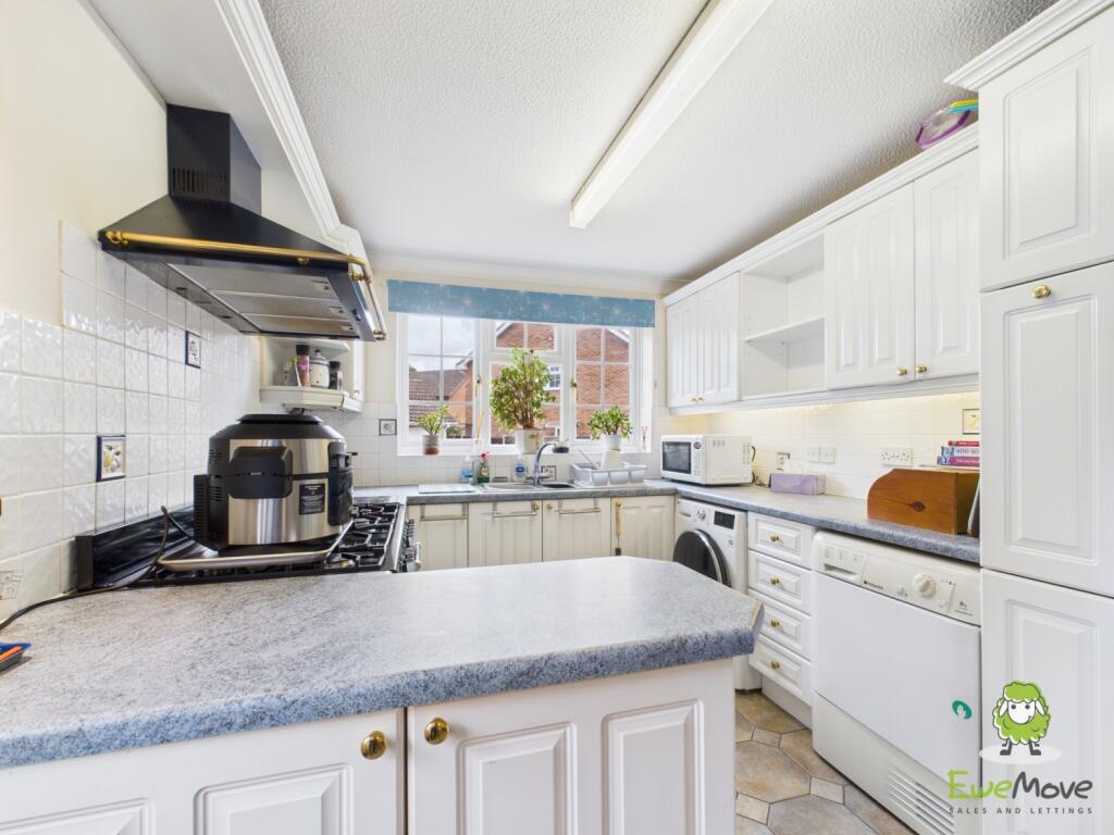 CAM03778G0-PR0261-STILL036