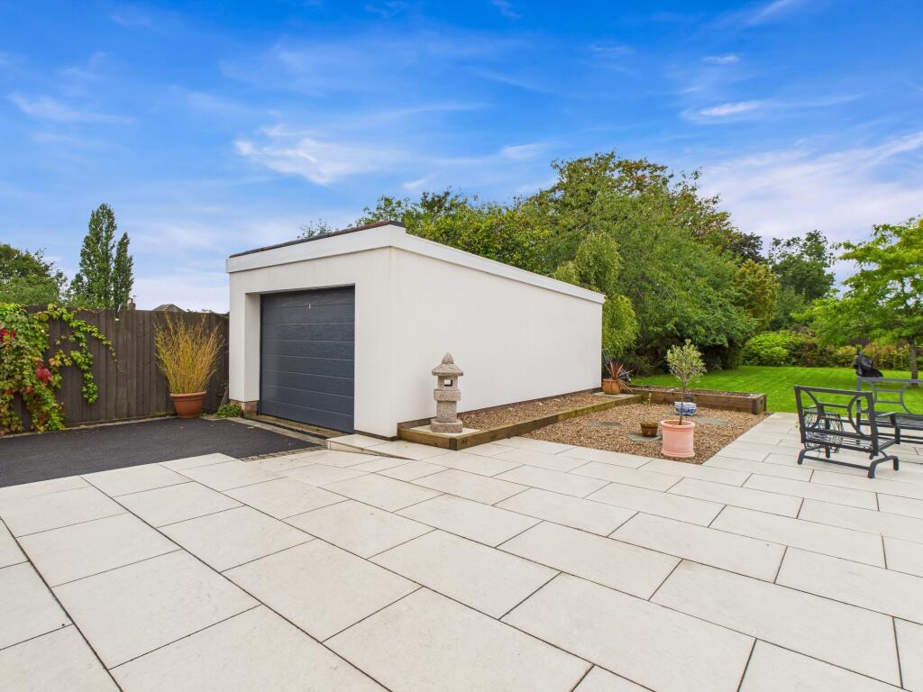 CAM04825G0-PR0182-STILL012