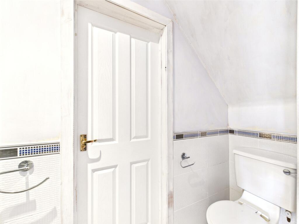 Shower room.