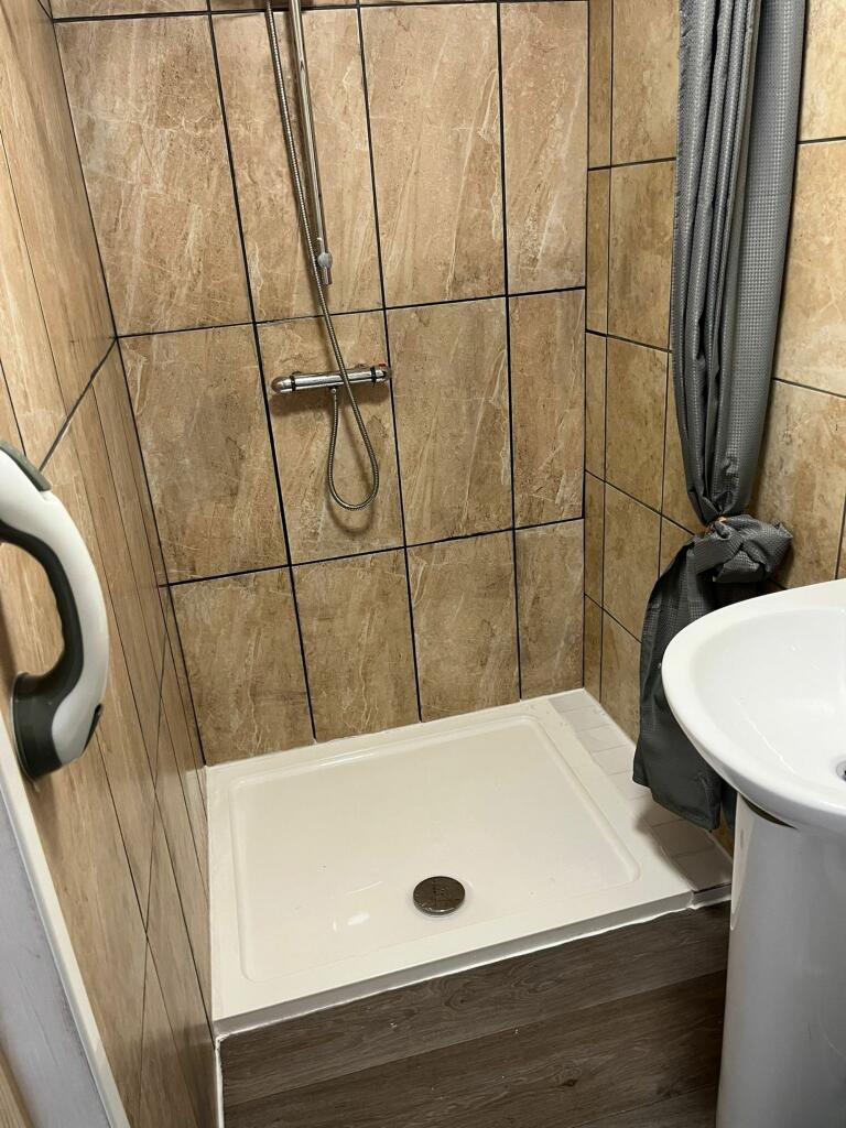 Annexe Shower