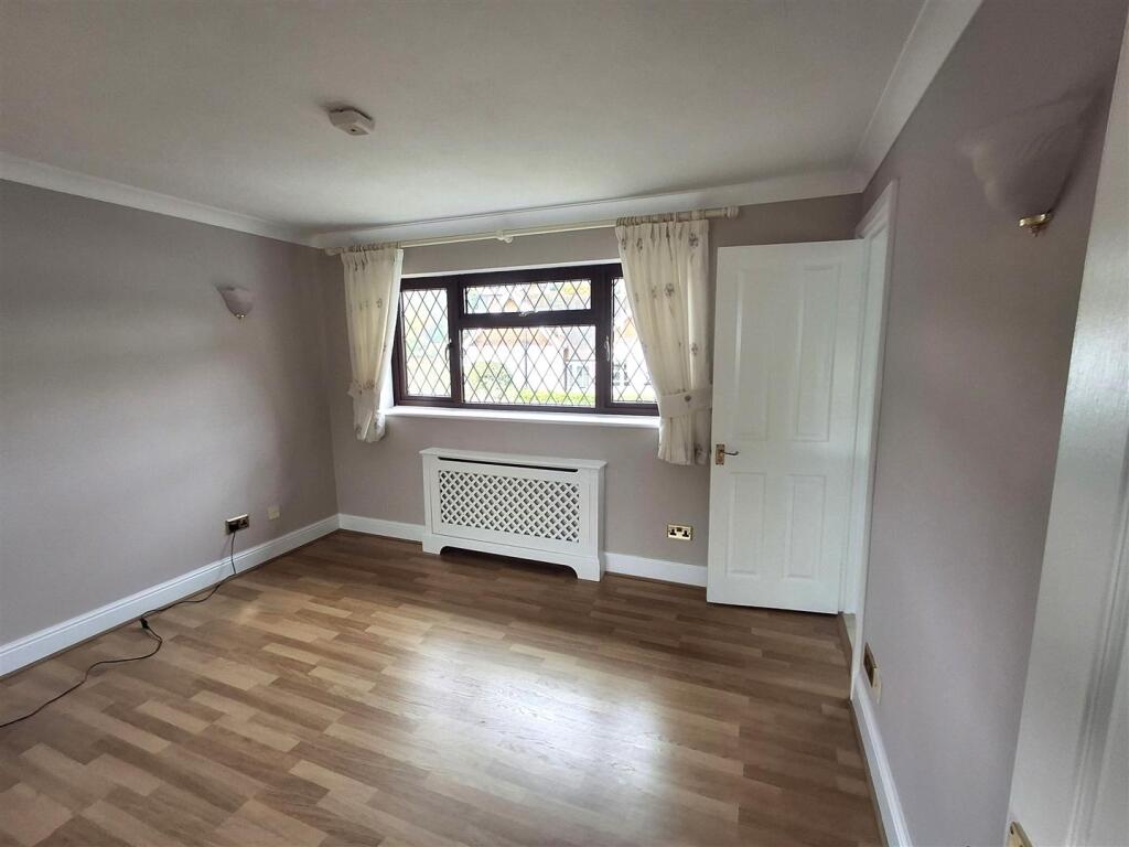 Master bedroom 2.jpg