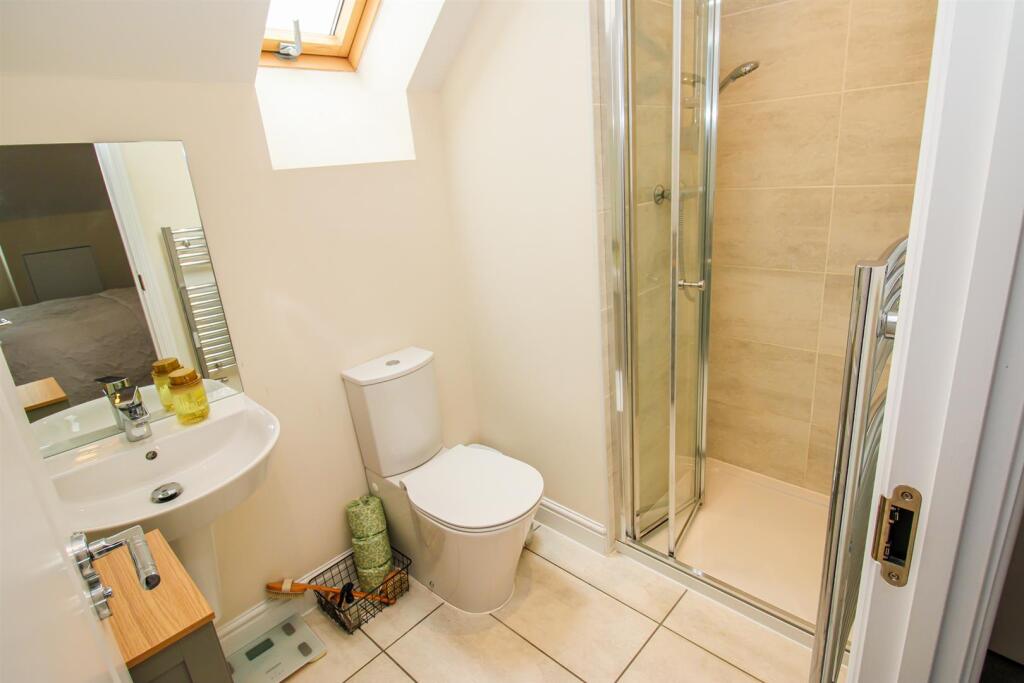 EN SUITE SHOWER ROOM/W.C.