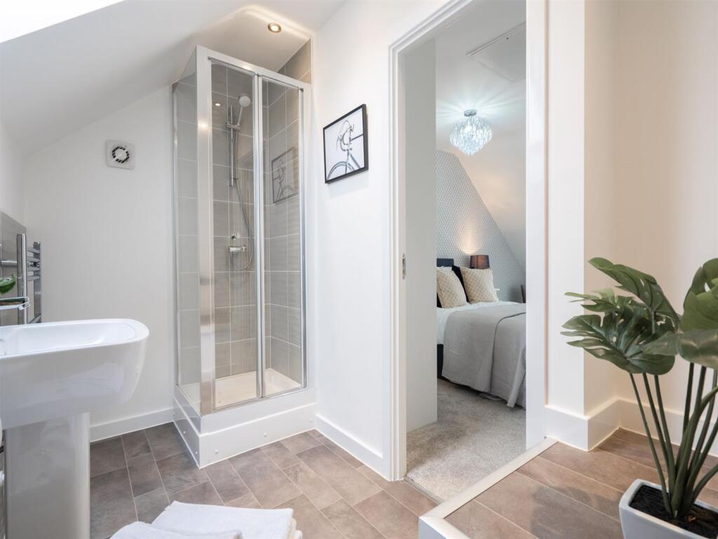 Saunton Bathroom.jpg