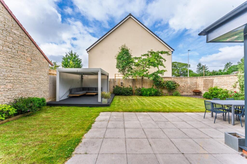 1.6 - rear garden.jpg