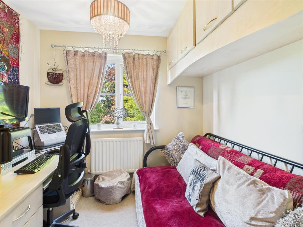 BEDROOM 4