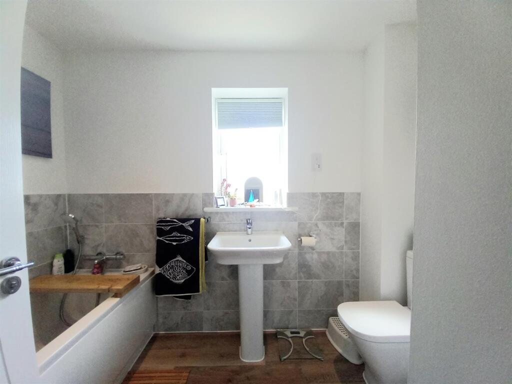 1 Cross Park Bathroom.jpg