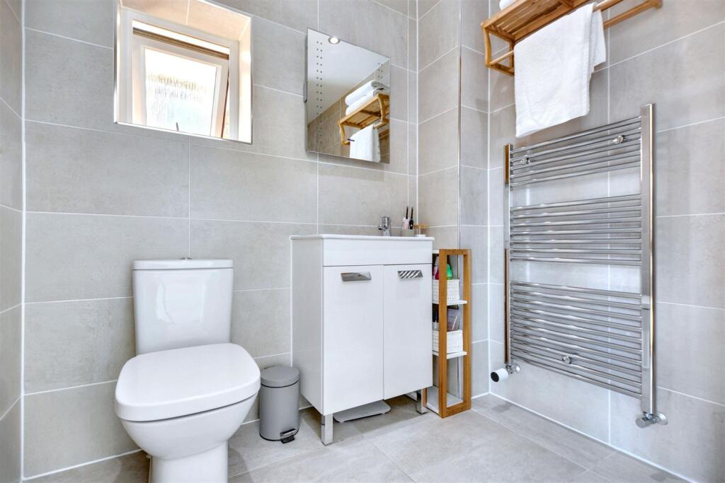 Bathroom_1.jpeg