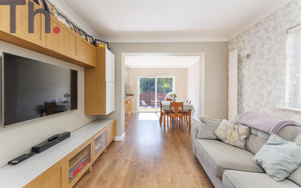 Snug &amp; Dining Area