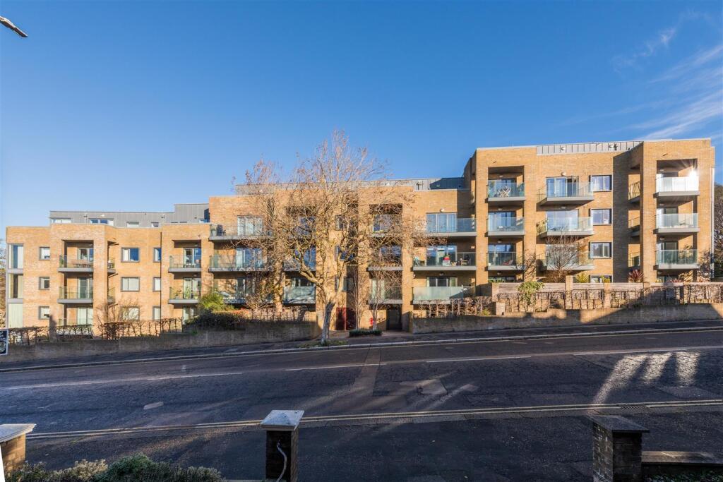 Flat 26 Park House-20.jpg