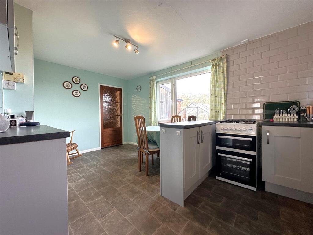 Large Dining Area 265