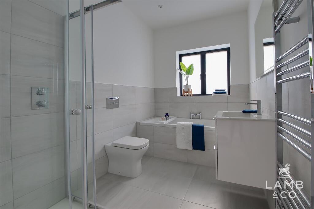 FAMILY BATHROOM