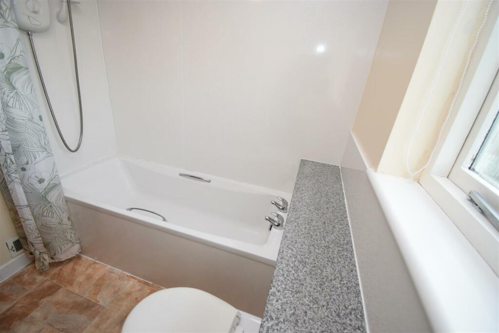 BATHROOM (2).JPG