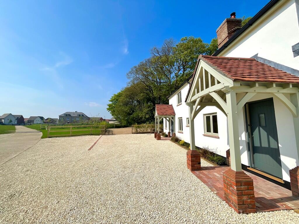 5 Courtwick Park ...
