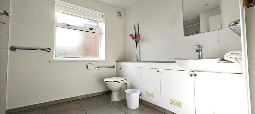 GF En-suite Wet Room