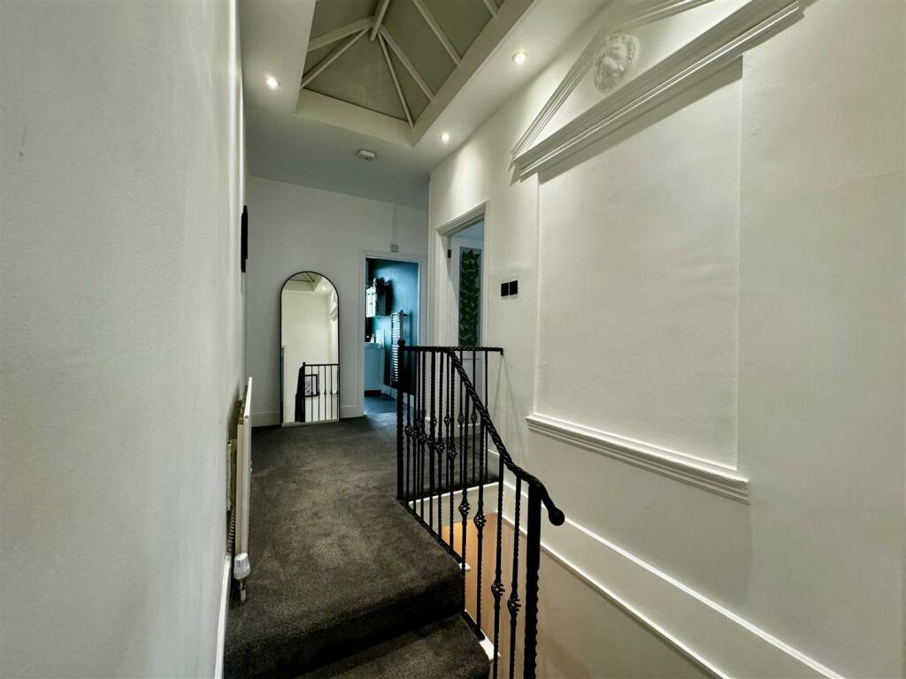 Hallway.jpg