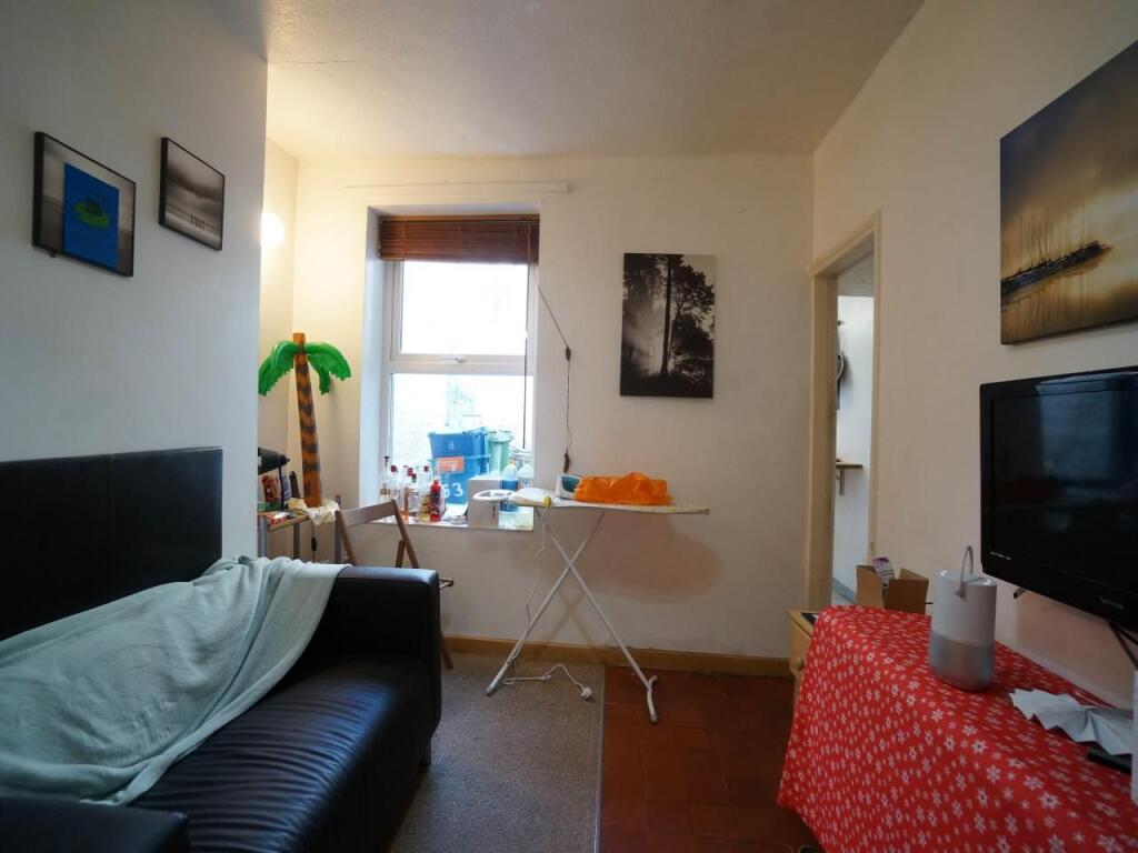 53GarthRd_living1.4.JPG