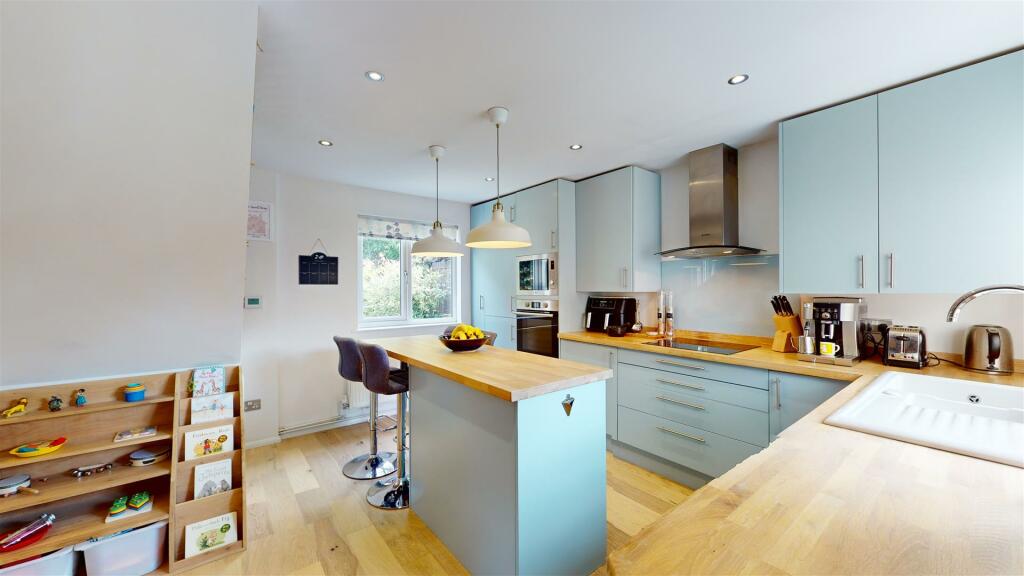 OPEN PLAN LIVING SPACE