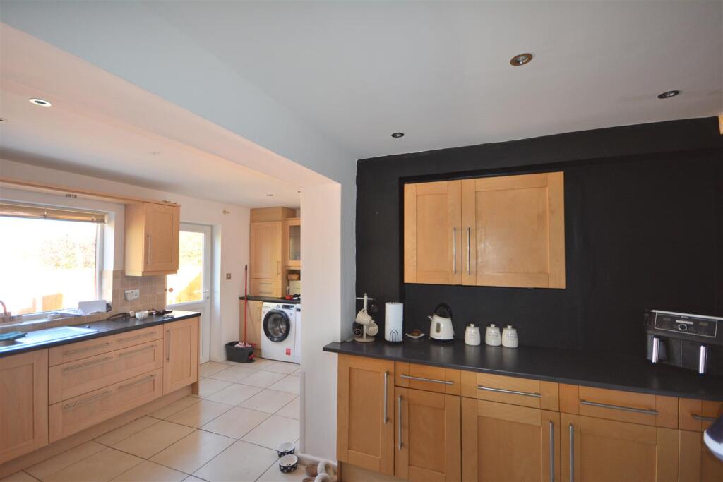 Kitchen #.JPG