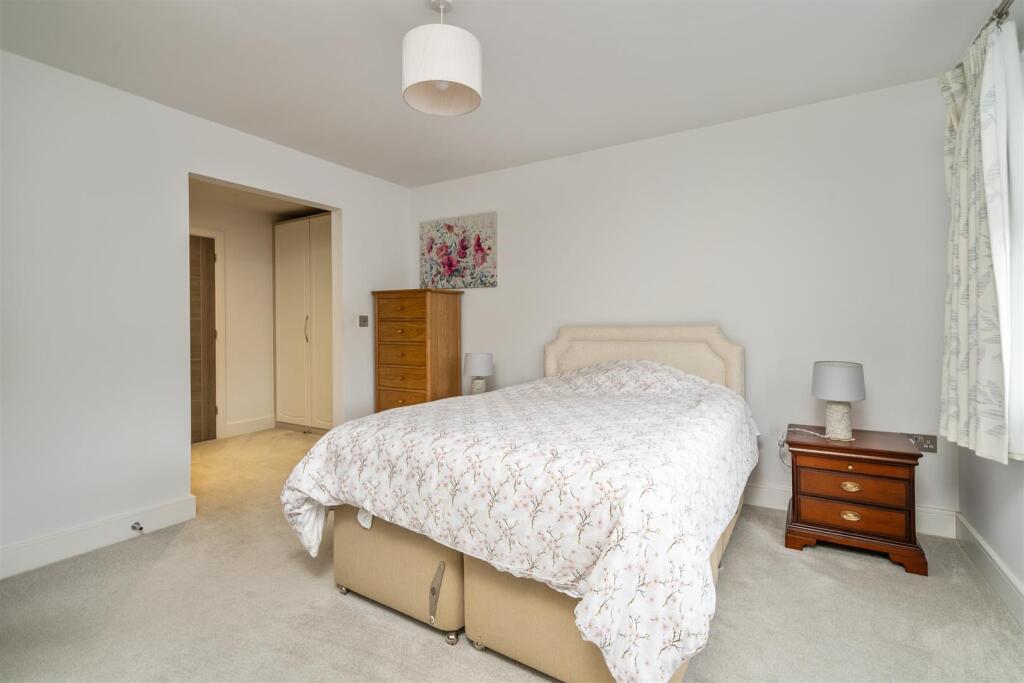 Apt 1 Fairway Lawns Solihull_8.jpg