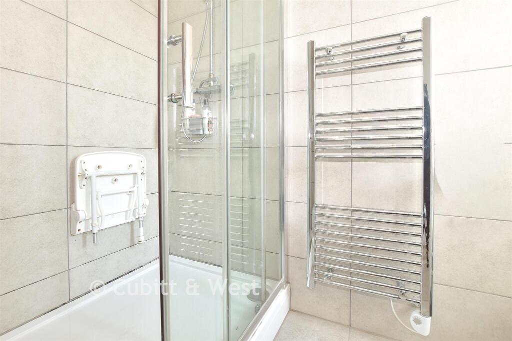 Annexe Shower Room