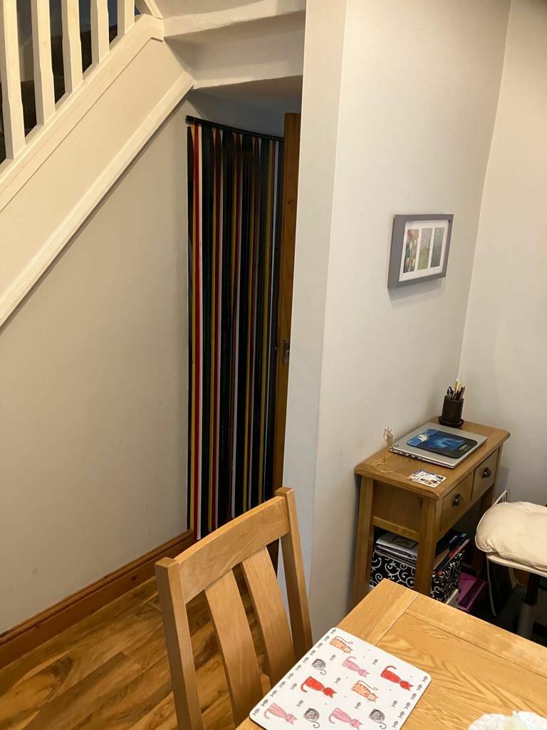Lounge door to kitchen
