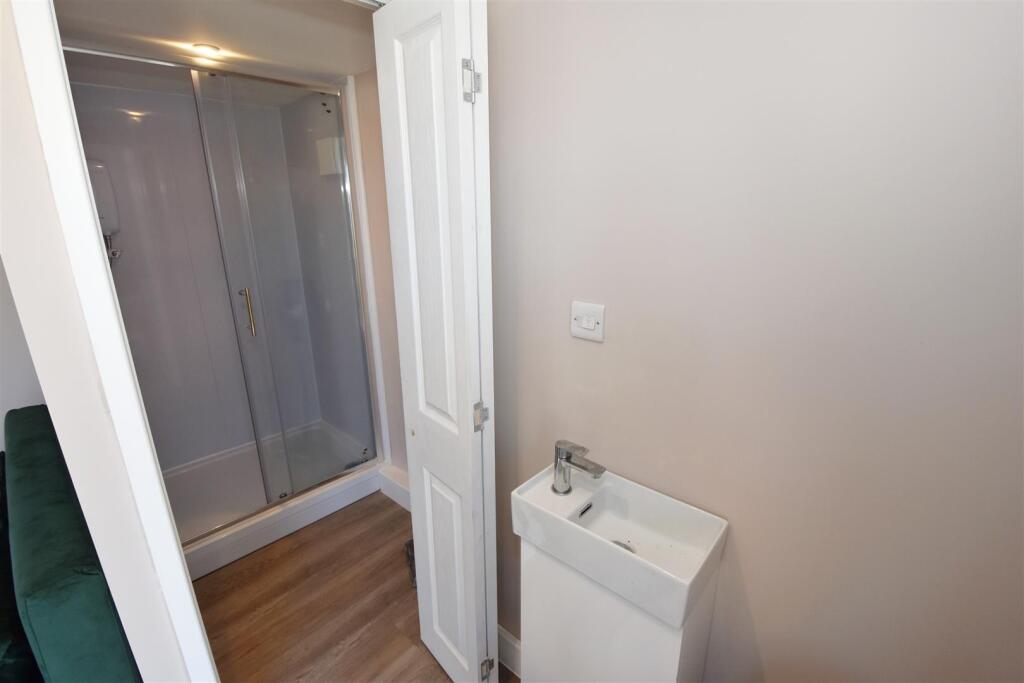 Annex Shower Room..jpg