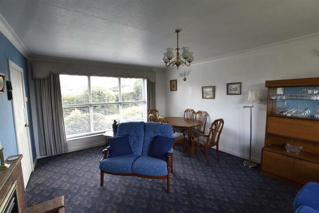 6. Lounge.JPG