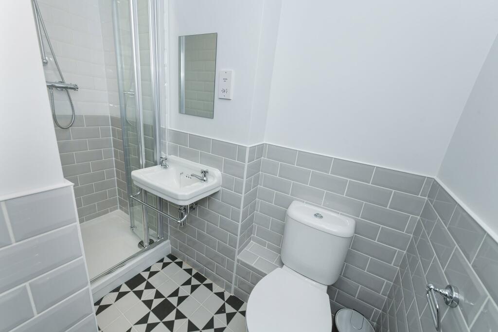 Bed 1 En-suite