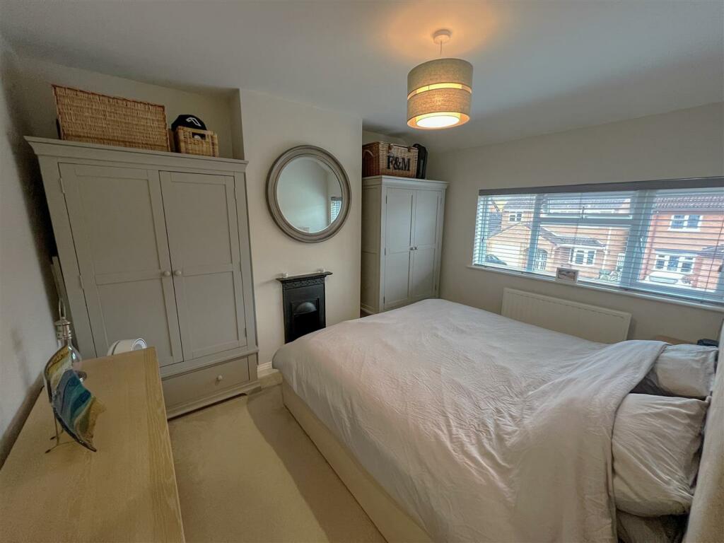Bedroom 1.JPG