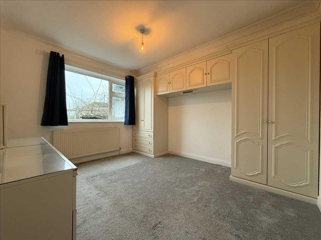 Bedroom (rear)
