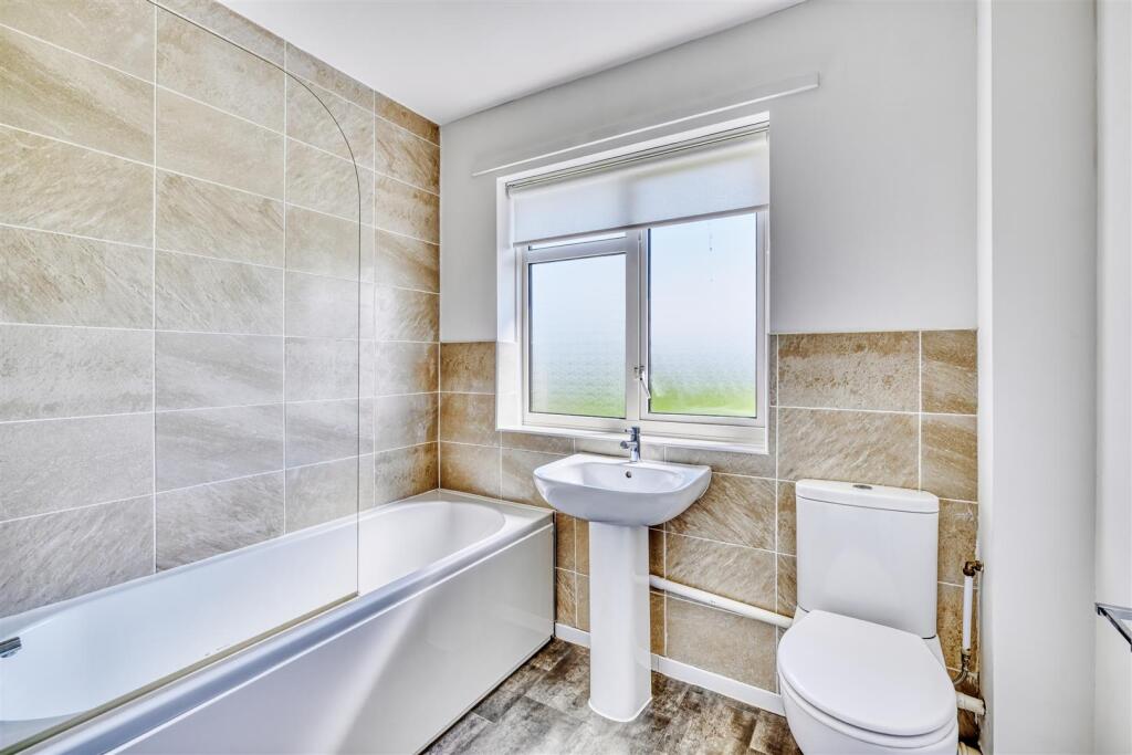 24-1 Fotheringhay rd