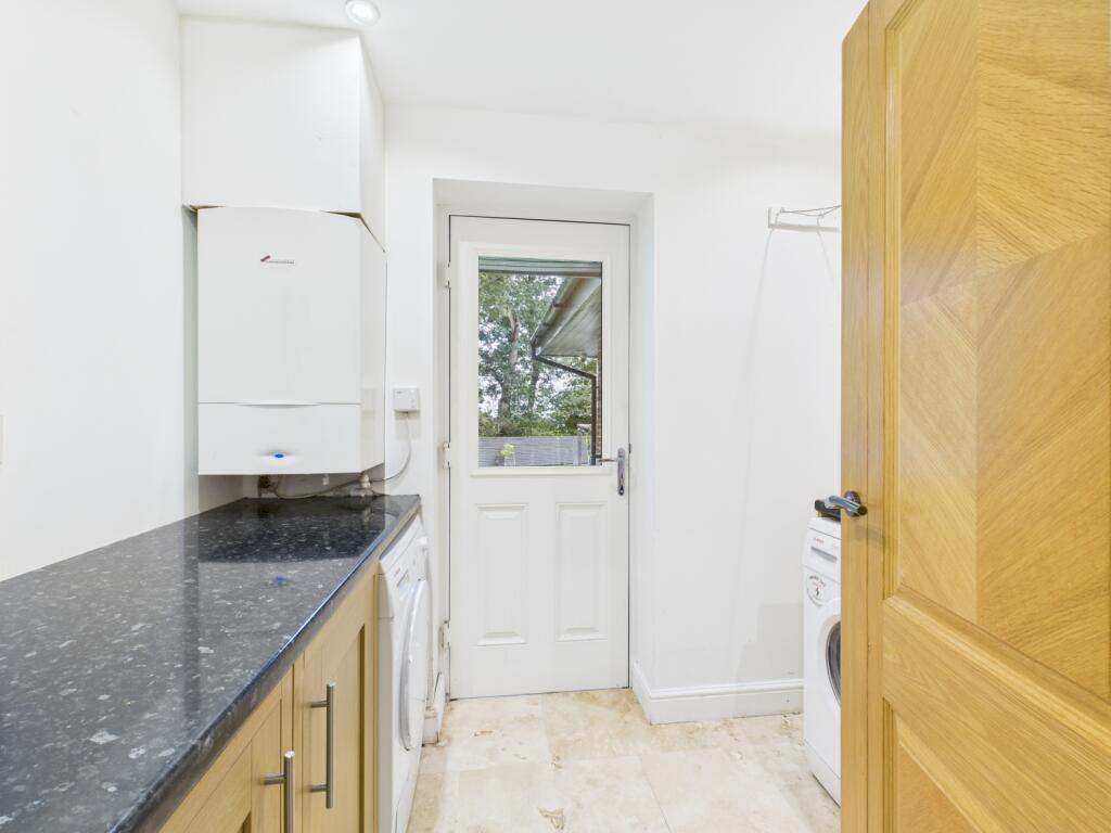 CAM03729G0-PR0082-STILL019