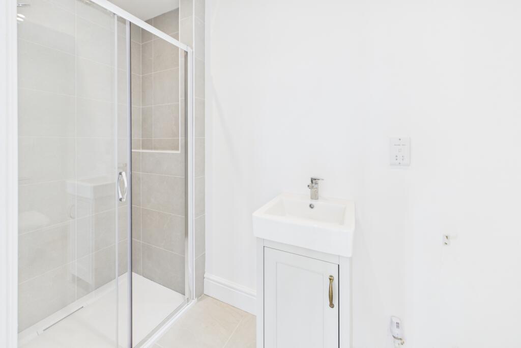 EweMove - Spalding - Pinstock Lane -  Bedroom with